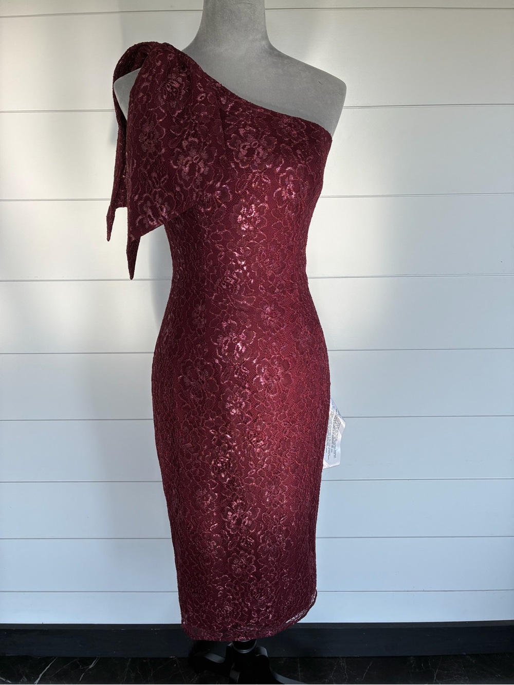 DRESS THE POPULATION LACE
Tiffany ONE SHOULDER BOW
Sheath MIDI DRESS S NWT - Picture 2 of 12
